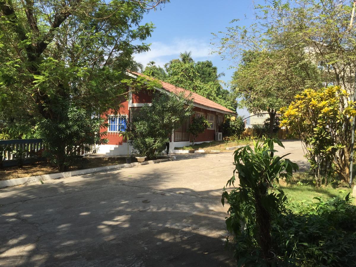 The Family Kingdom Resort Freetown Exterior photo